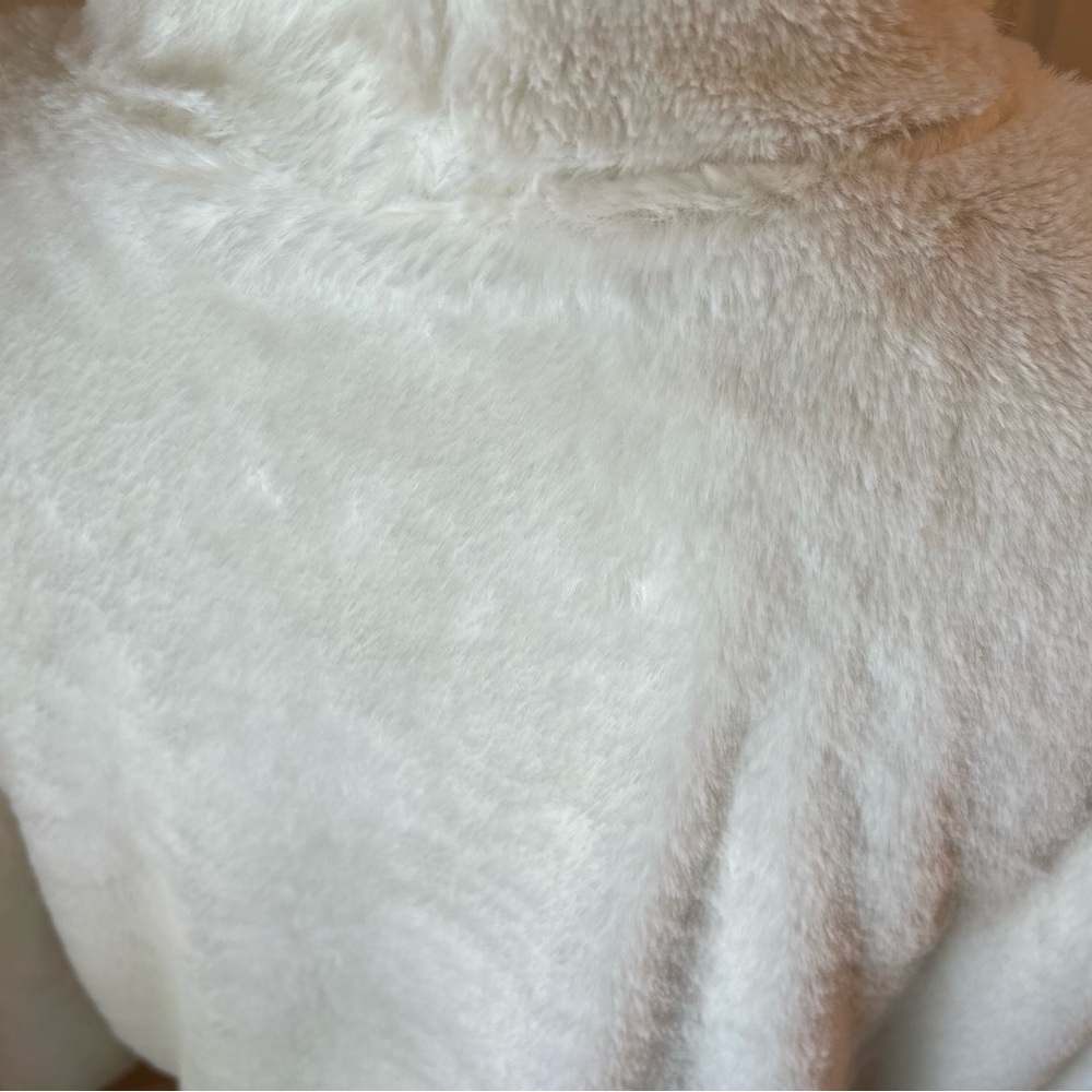 Banana Republic soft 3/4 sleeve cream sweatshirt - Picture 4 of 8